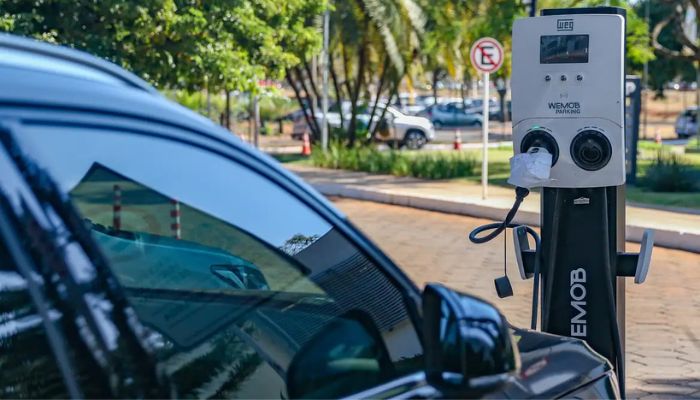  Montadoras apoiam decisão que limita importação de carros elétricos 